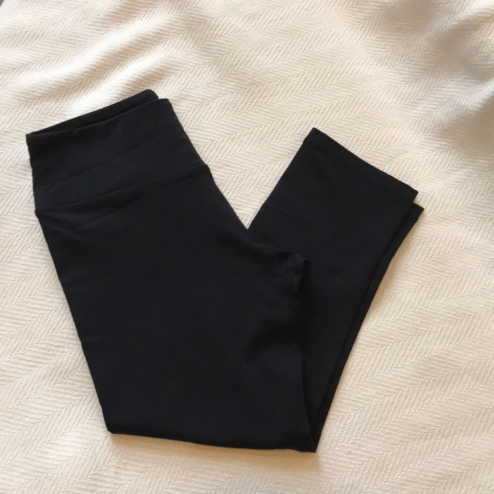 LULULEMON WUNDER UNDER CAPRI LEGGINGS